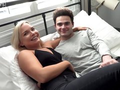 Bleached hottie Alice Arora fucks with her new boyfriend on the first date