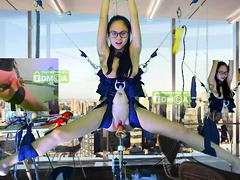Nerdy camgirl has a mechanical toy drilling her juicy cunt