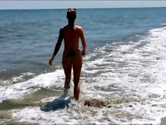 Amateur pee on the beach ! Nude girl enjoying freedom. WetKelly